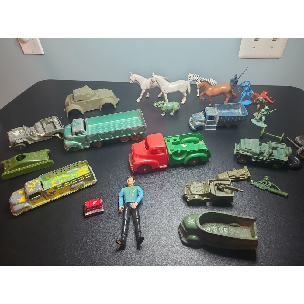 Vintage Lot Toy Metal Plastic Army Trucks Animals Tootsie Toy, Structo, Hubley..